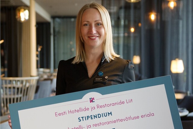 eesti_hotellide_ja_restoranide_liidu_ja_mainori_stipendiumi_palvis_tanavu_heli_lillepalu